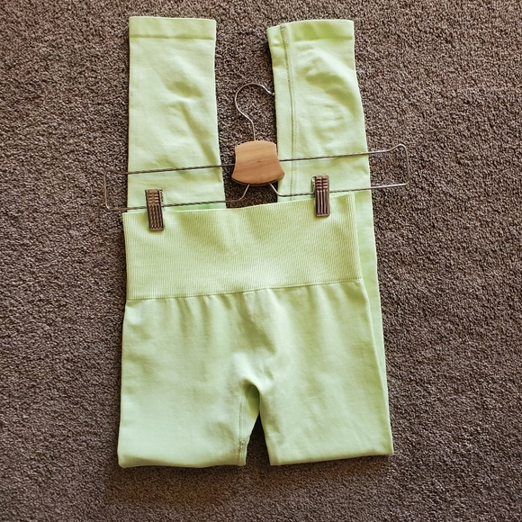 TnaBODY™ Atmosphere Hi-Rise Legging - Picture 5 of 5